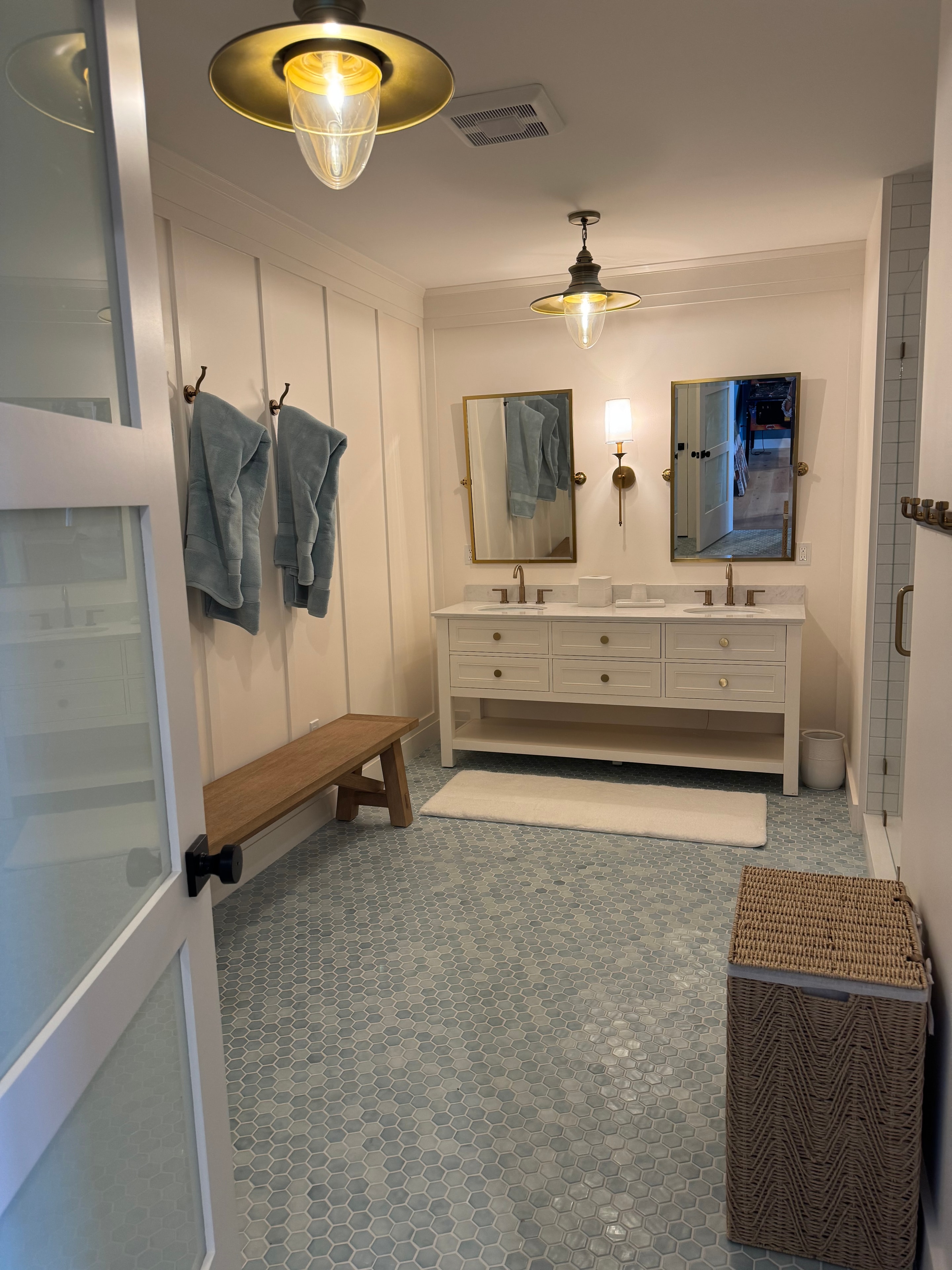 Bright Bath Vignette